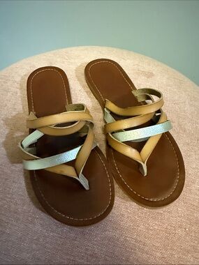 Universal Thread Tan and Metallic Gold-Strap Slide Sandals